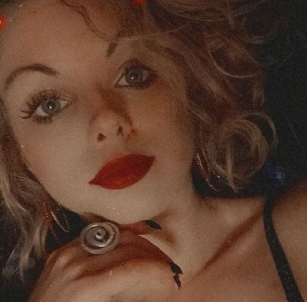 Meet your Posher, Jasmine